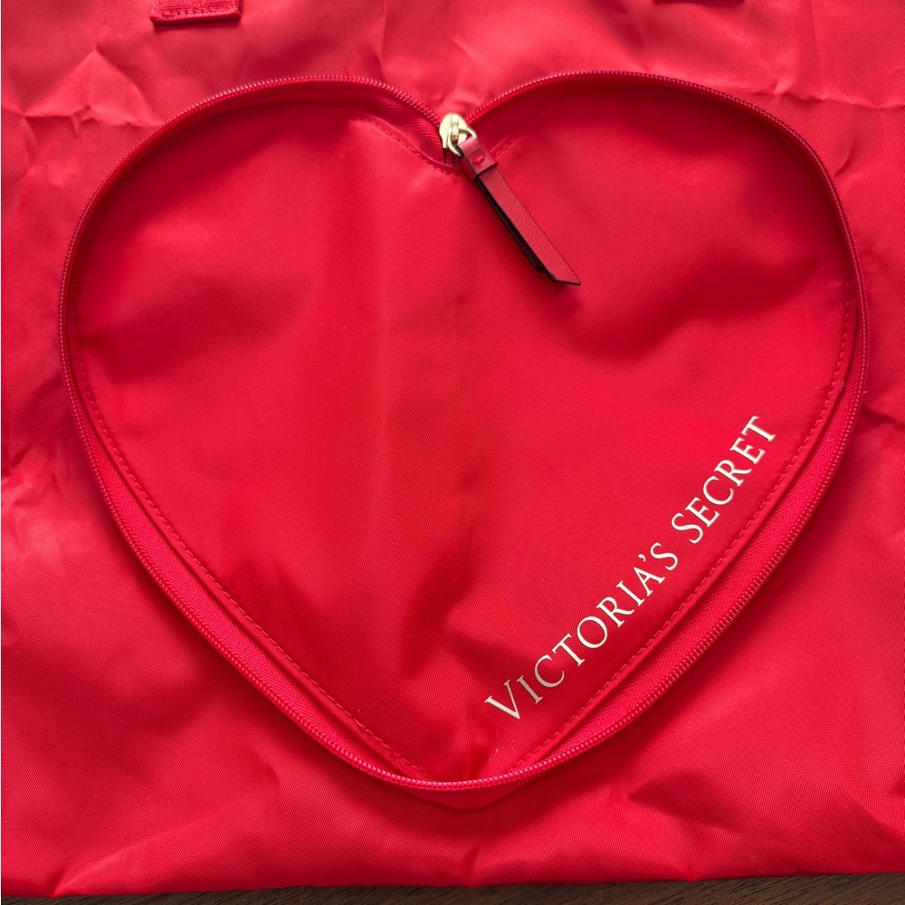 Victoria’s Secret NWT Packable Tote & Floral “Bombshell” Scarf - Picture 5 of 11